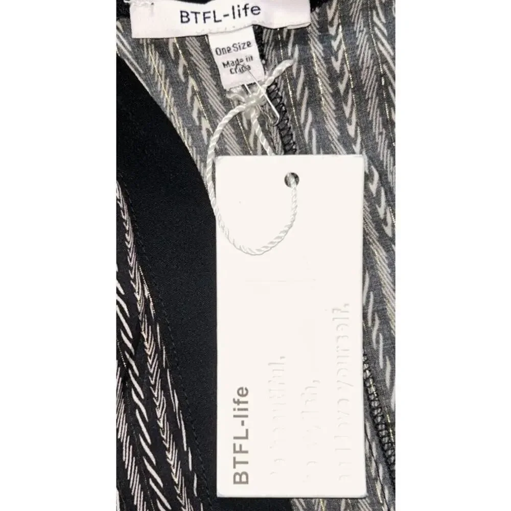 NWT BTFL-life Black & White Pattern w/ Gold Threading Sleeveless Kimono One Size